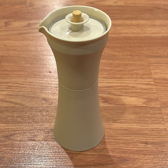 Vintage Tupperware Salad Dressing Cruet Oil/Vinegar Container 1246-16 MadeinUSA - Picture 2 of 6